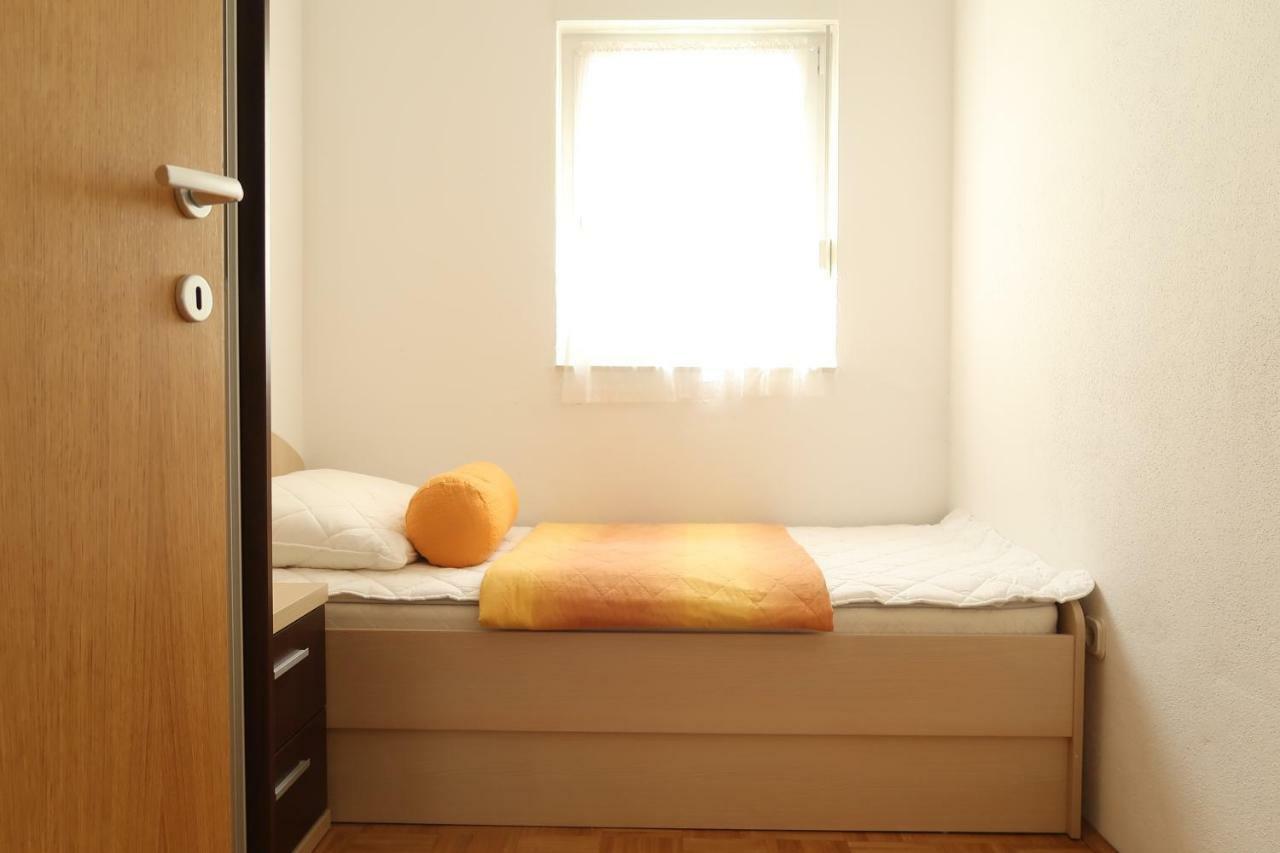 Apartments Maras Primosten Exterior photo